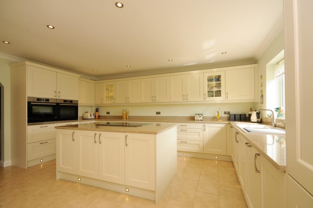 Contemporary Wakefield Shaker Kitchen In Painted Ivory